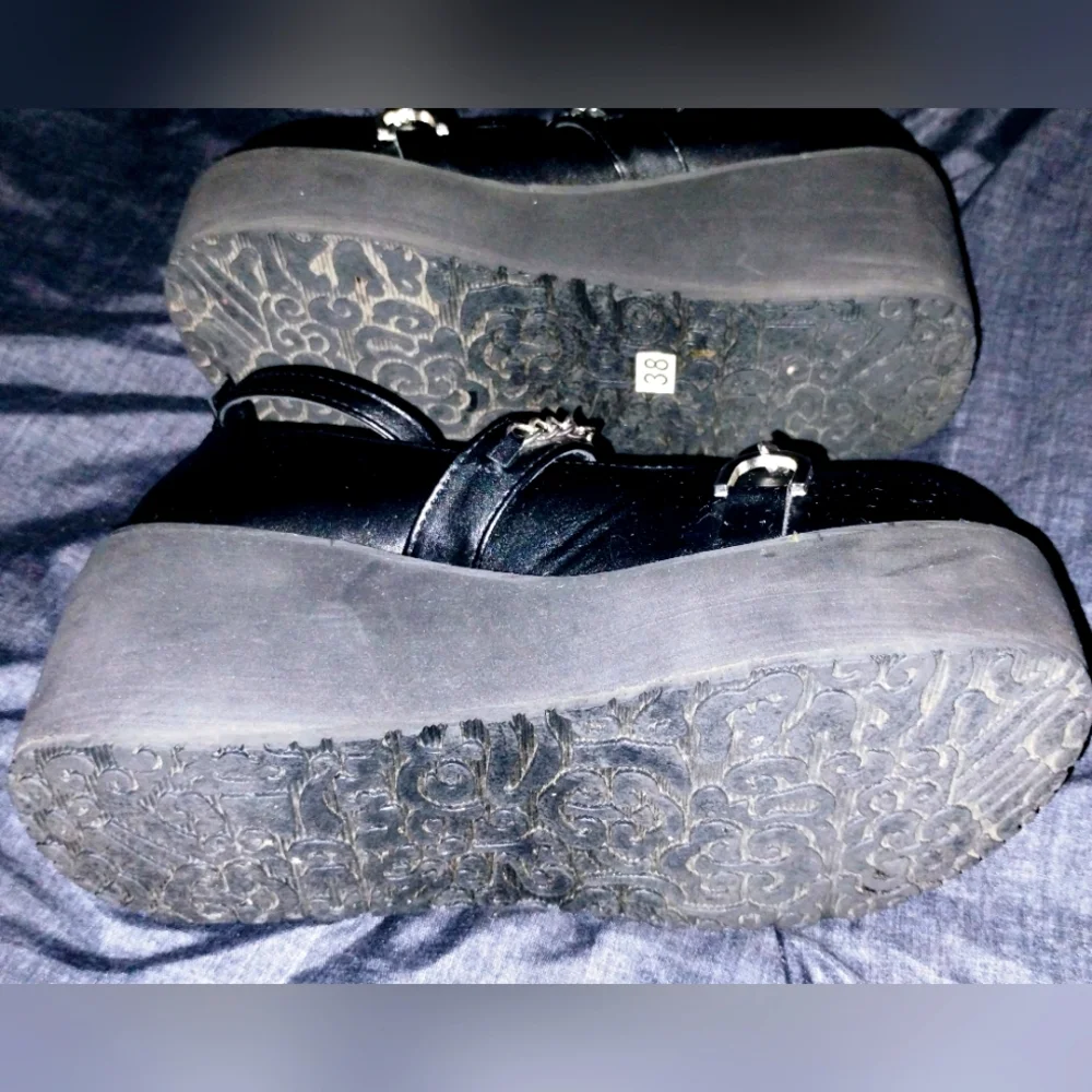 Women's Black Mary Jane Goth Platform Buckle Shoes w/ Heart & Chain accents
